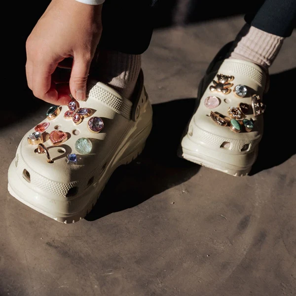 How to Choose Quality Shoe Charms and Accessories