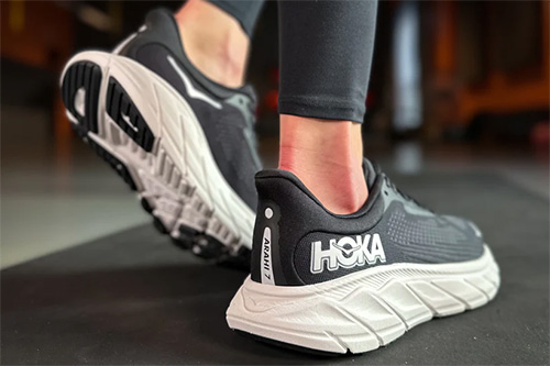 HOKA Arahi 7