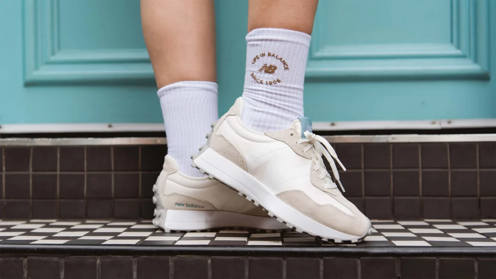 New Balance 327
